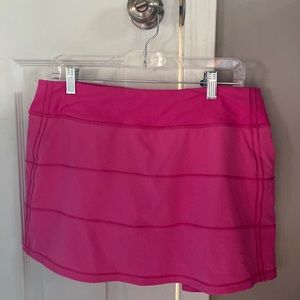 Lululemon skirt never worn or washed